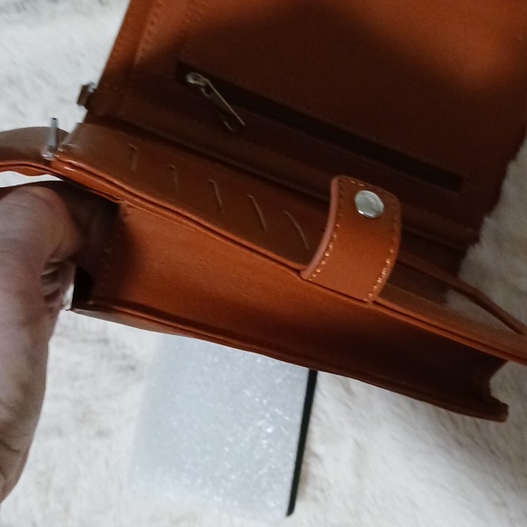 STG hand purse with shoulder strap and slip to put phone. Never used - Picture 11 of 12